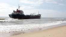 Chủ tàu chở 3.000 tấn gạo tố bị 'hôi của' khi mắc cạn trên biển Bình Thuận