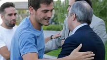 Iker Casillas, Sergio Ramos ôm hôn chủ tịch Perez, chia tay đồng đội để rời Real Madrid?