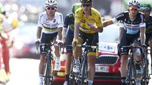 CHÙM ẢNH: Áo vàng Tony Martin dính tai nạn liên hoàn, gãy vai, xin rút khỏi Tour de France