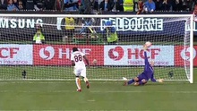 Sao AS Roma đá penalty kiểu Panenka bất thành khi đối mặt Joe Hart