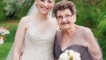 Phù dâu 89 tuổi gây sốt trong đám cưới của cháu gái