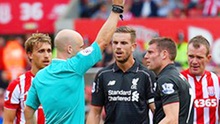 Vấn đề của Liverpool: Khi James Milner dẫm chân Henderson