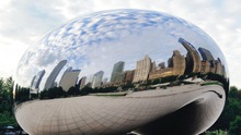 Nghệ sĩ Anh cáo buộc Trung Quốc 'đạo' biểu tượng 'Cổng mây' của Chicago