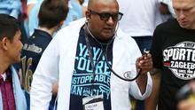 Fan Man City mặc áo bác sĩ chế nhạo Mourinho