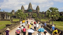 Phát hiện có bom trên đường tới đền Angkor, Campuchia lo tái diễn thảm kịch ở Bangkok