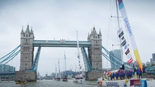 Thuyền Đà Nẵng – Việt Nam rời cầu tháp London vào cuộc đua hơn 40.000 hải lý
