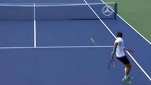 VIDEO: Tommy Robredo thực hiện cú đánh không tưởng