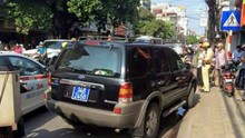 Hà Nội: Xử lý nghiêm vụ xe ô tô "biển xanh" đi vào đường cấm còn bỏ chạy