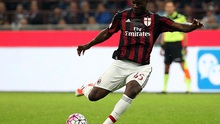 Balotelli suýt lập siêu phẩm trong trận derby thành Milan