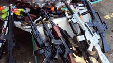 Hà Nội thu giữ hơn 3.000 đồ chơi bạo lực như súng, đao, kiếm...