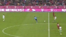 Xem Manuel Neuer suýt bị thủng lưới vì lao lên gần giữa sân