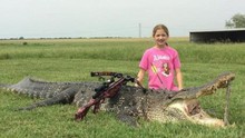 Thợ săn 10 tuổi gây kinh ngạc vì hạ sát cá sấu khổng lồ