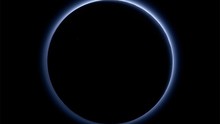 'Hành tinh lùn' Diêm Vương tinh có 'bầu trời xanh và nhiều băng đá'