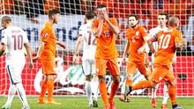 Khi Hà Lan nhồi thật nhiều bóng bổng cho Huntelaar...