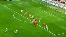 Van Persie sút phạt hàng rào ghi bàn tuyệt đẹp cho Fenerbahce
