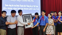 Tuổi trẻ TTXVN và Thành đoàn Lào Cai tiếp sức cho học sinh nghèo