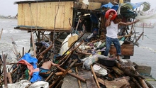 Cơn bão mạnh thứ hai Philippines gây tai họa cho hàng chục ngàn người