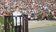Hàng nghìn người theo dõi tòa tuyên tử hình Đặng Văn Hùng, kẻ giết 4 người ở Yên Bái