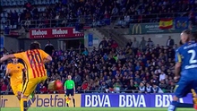 Sergi Roberto đánh gót ngẫu hứng, kiến tạo cho Suarez ghi bàn
