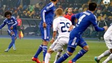 Chelsea 2-1 Dynamo Kiev: Willian đá phạt tuyệt hảo, cứu vớt chiếc ghế của Mourinho