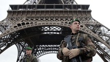 SỐC: Tháp Eiffel bị đóng cửa 'vô thời hạn' sau cuộc khủng bố Paris