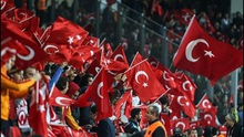 CĐV Thổ Nhĩ Kỳ không bất kính với những nạn nhân của vụ khủng bố Paris
