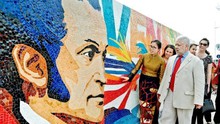 Vinh danh người anh hùng giải phóng của Venezuela trên ‘Con đường gốm sứ'