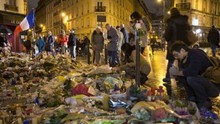 Một tuần sau khủng bố, Paris thắp nến, chơi nhạc tưởng niệm các nạn nhân
