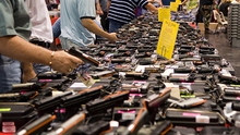 Lo ngại thảm sát, gần 200.000 người Mỹ nộp đơn mua súng trong 1 ngày