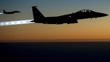 Liên quân do Mỹ lãnh đạo ném bom trúng doanh trại quân đội Syria