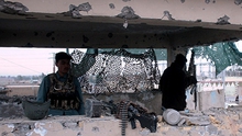 6 tay súng Taliban mặc áo gài bom tấn công sân bay ở Afghanistan