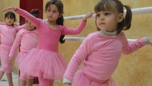 VIDEO: Lớp học múa ballet giữa vùng chiến sự Dải Gaza
