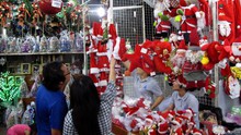 Thị trường Giáng sinh: 'Nghịch lý' trăm người mua, vạn người bán