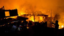 Philippines: Đốt pháo mừng năm mới, cháy luôn 1.000 ngôi nhà, hơn 380 thương vong