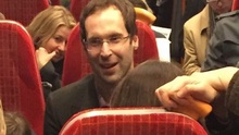 Ngỡ ngàng với hình ảnh giản dị của Petr Cech trên tàu điện