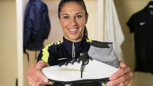 Chạy đua với adidas của Messi, Nike 'thửa' giày riêng cho Nữ cầu thủ xuất sắc nhất năm