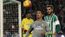 Ronaldo lại chơi xấu đối thủ ở trận Real Madrid hòa Betis 1-1