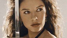 Mỹ nhân Catherine Zeta-Jones tố cáo Hollywood bạc tình, chạy theo... gái trẻ