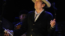 Bob Dylan tiếp tục tour diễn mới và ra album ở tuổi 75