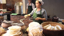 12 đầu bếp nước ngoài 'hô biến' nhà hàng Hội An thành nhà hàng nước mình