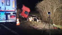 Tai nạn xe buýt đâm xe tải tại Pháp, 12 người chết