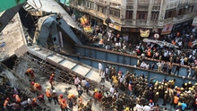 Vụ sập cầu ở Ấn Độ: Đã có 22 người chết; còn nhiều nạn nhân đang bị mắc kẹt