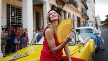Thương hiệu Chanel trình diễn thời trang trên các đường phố Cuba