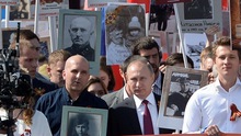 VIDEO: Tổng thống Nga Putin dẫn đầu cuộc diễu hành 'Trung đoàn Bất tử'