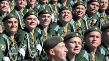 Lý giải 'nụ cười Nga' của những người lính diễu binh Chiến thắng