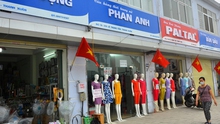 Văn hóa 'biển hiệu quảng cáo' ở Hà Nội: Gỗ và nước sơn, cần rành mạch!