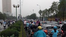 Hà Nội giải tỏa các điểm ùn ứ giao thông sau mưa lớn
