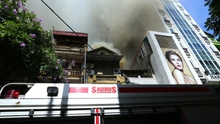 Dập tắt đám cháy tại nhà hàng chay Trúc Lâm Trai, toàn bộ tầng 4 bị thiêu rụi