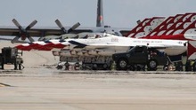 Ngày thê thảm của Mỹ: 1 máy bay rơi trước mặt Obama, 1 chiếc rơi khi cất cánh