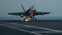 Máy bay Mỹ oanh kích các mục tiêu của IS từ Địa Trung Hải